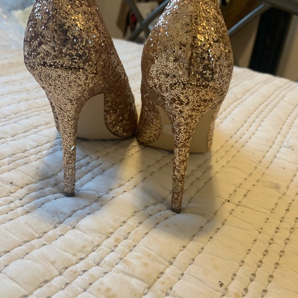 NWT Steve Madden pointed toe gold glitter. - Picture 6 of 8